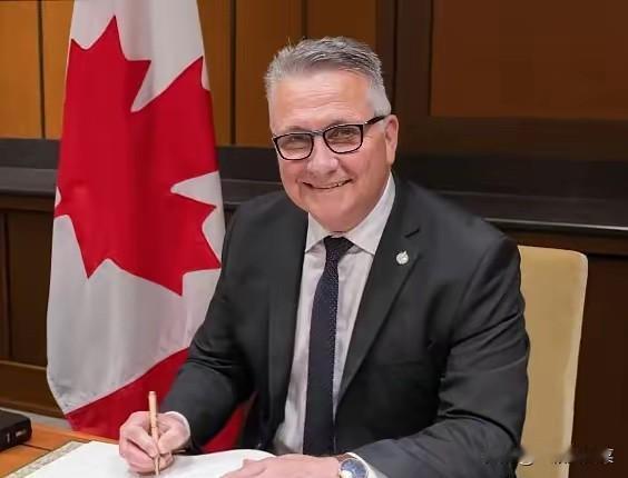 加拿大：已接到中方订单

今天凌晨，加拿大农业部长在受访时满面笑容地对着说道：“