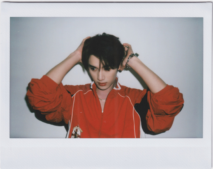 丁程鑫帅哥就要穿红衣