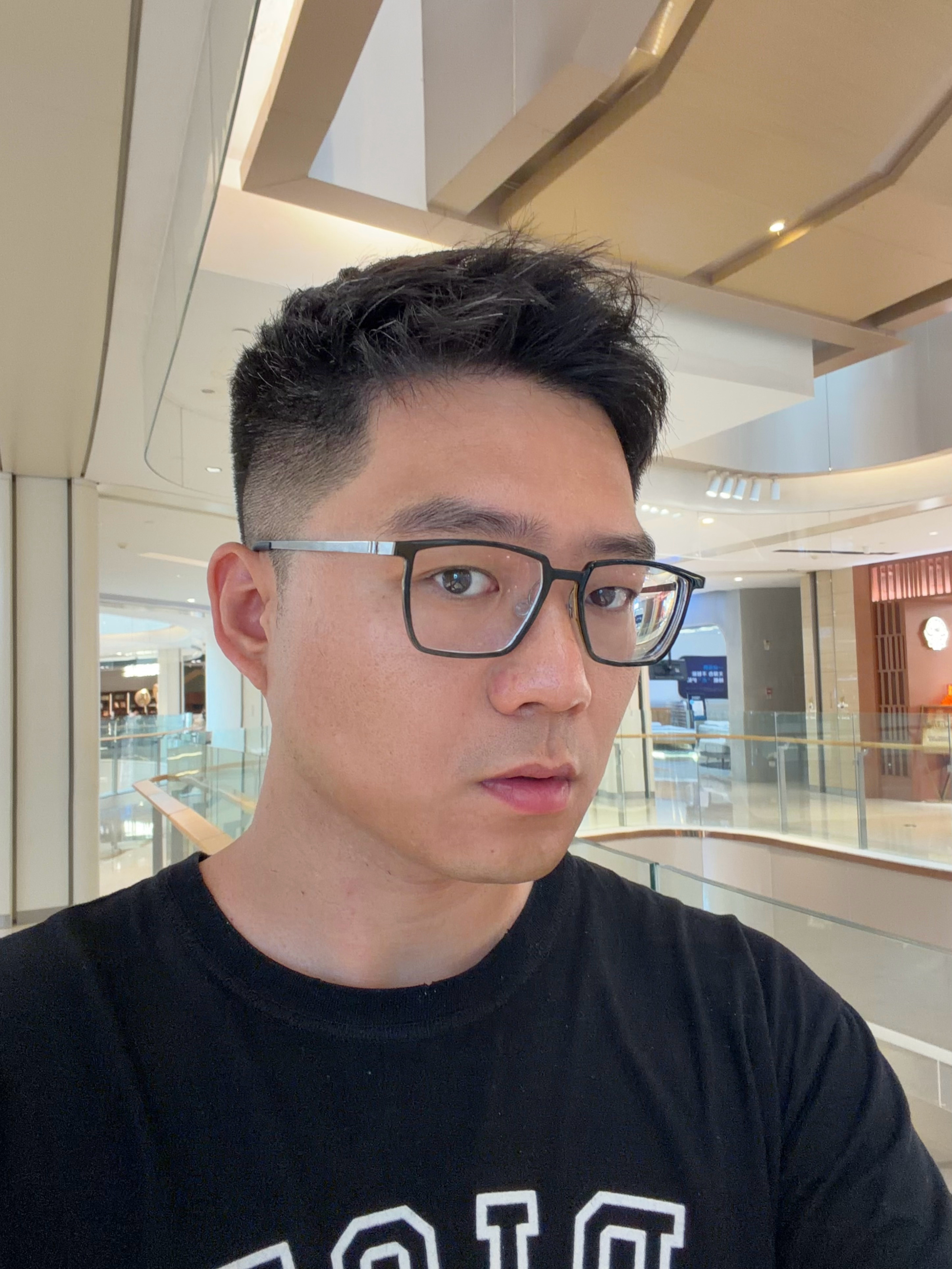 刚翻相册看到16年前的照片，另一张是前阵子去苏州拍摄非遗当地Tony老师给理的发