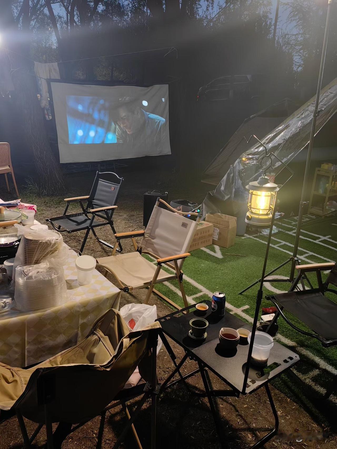 今年春天最想实现的心愿今年春天最想干的事儿，就是周末去郊区找个有山有水的地儿扎个