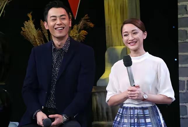 2013年，在拍摄《红高粱》时，朱亚文将周迅压倒在高粱地里，忽然周迅大喊：“停、