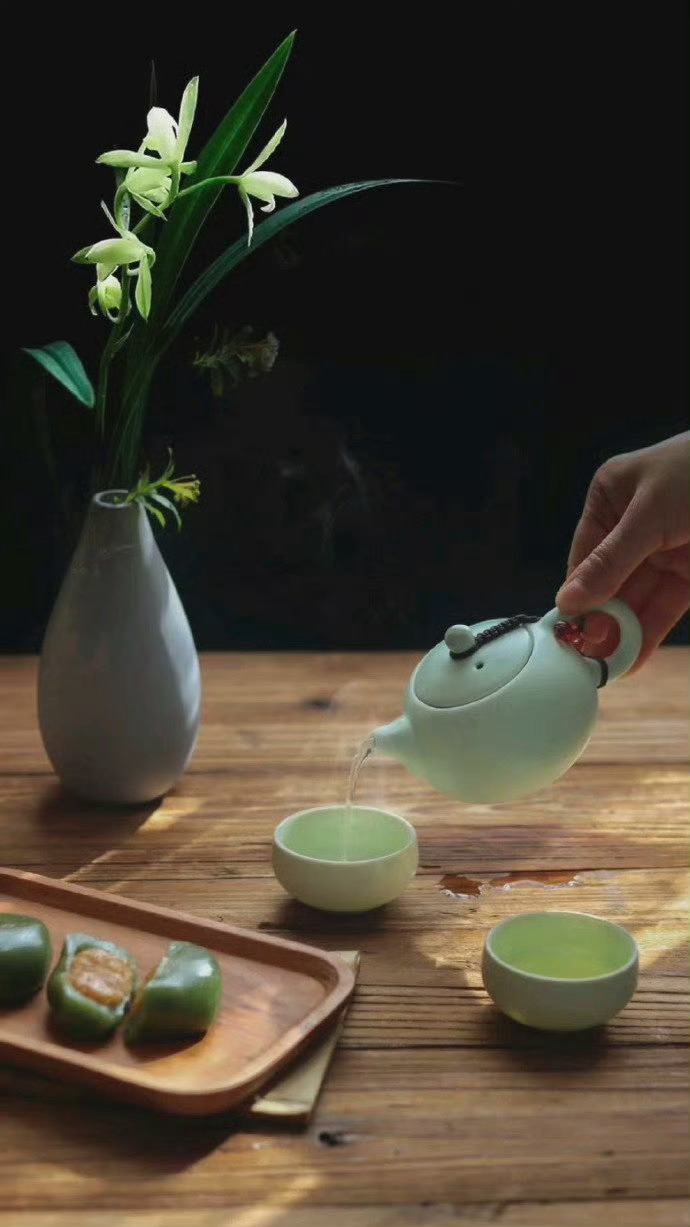 愈是运气不好，愈要沉住气默默振作，静静熬过去，切勿扰攘，制造笑柄，留下后患。——