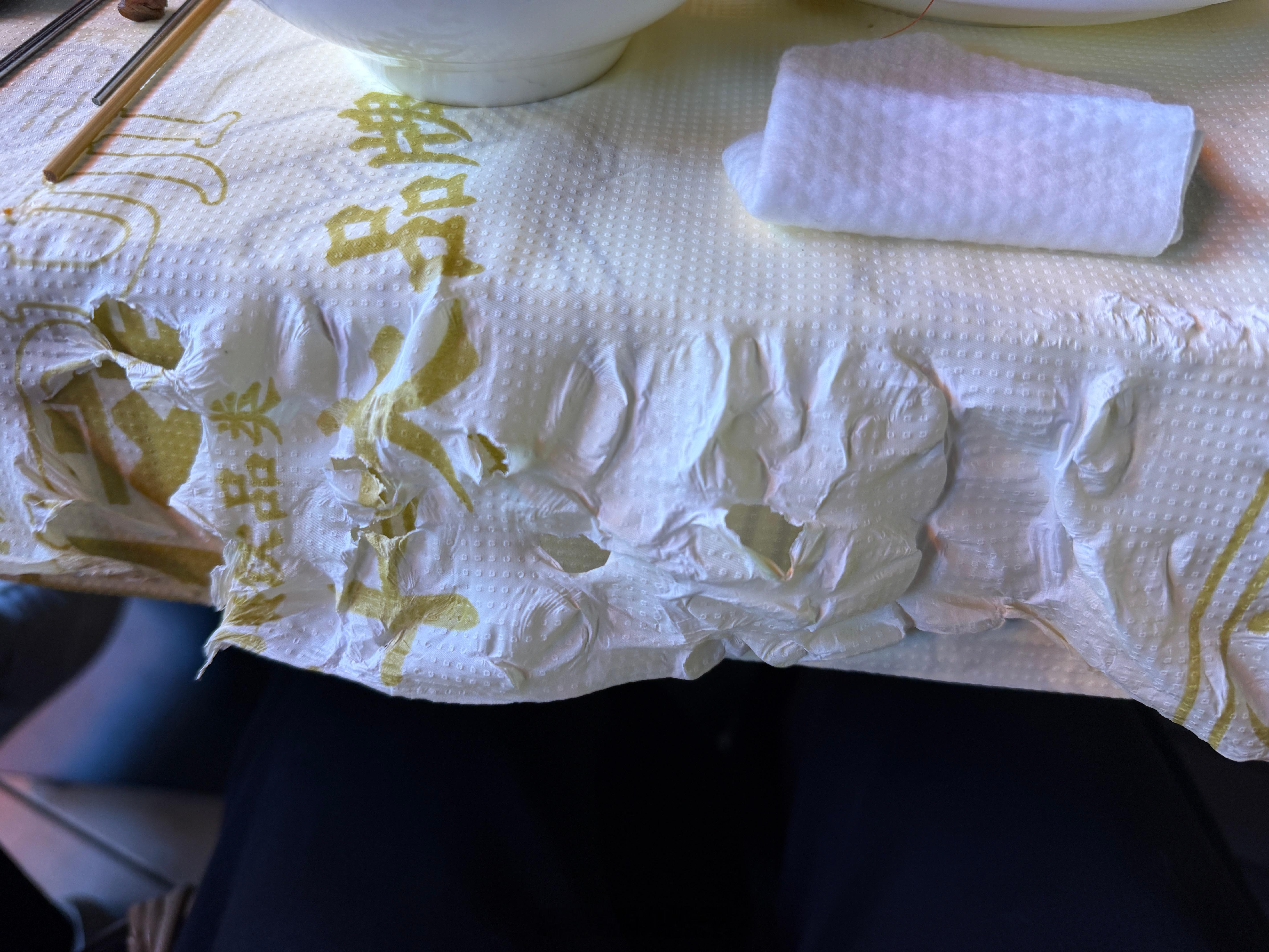 有没有跟我一样吃饭特别喜欢把桌布扣的稀烂的