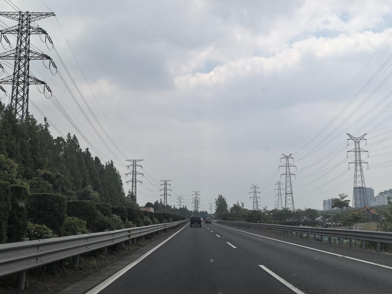 避开假日高峰出发，真香。
      今天是节前最后一个工作日，计划去奉化陪九十