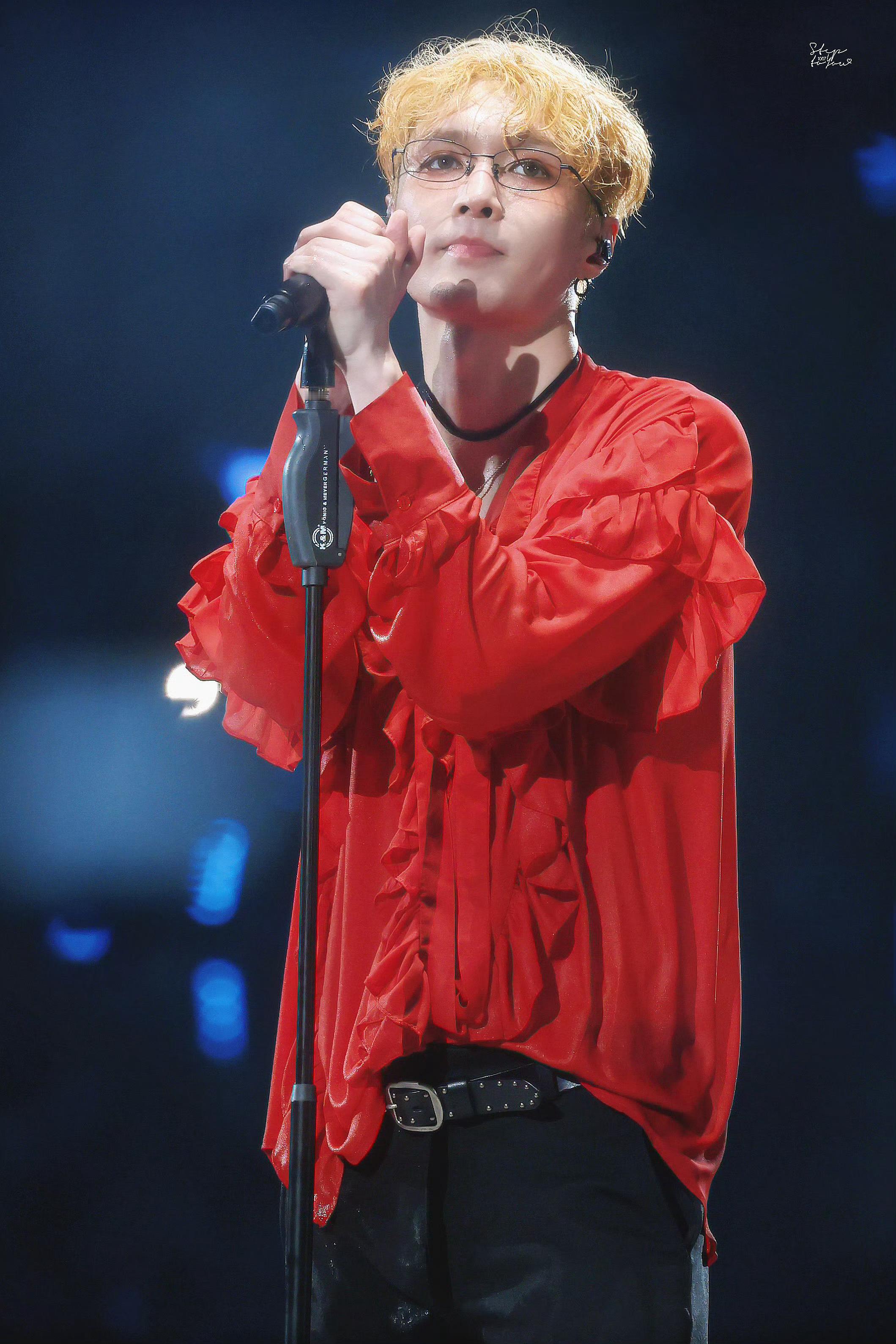 “当你坚定的走向我 我也会鼓起勇气拥抱你”一直坚定走向你