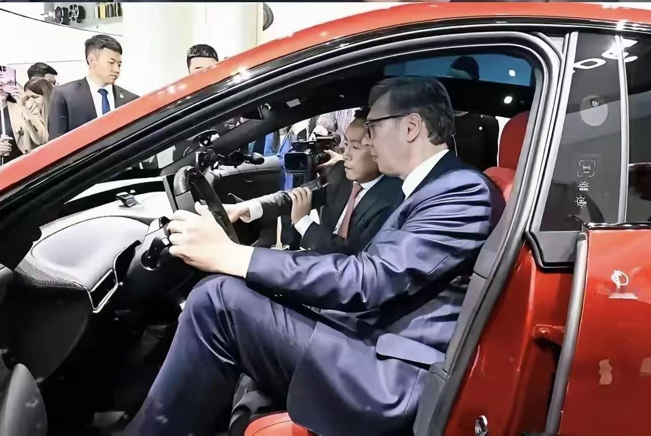 看到武契奇说他买不起小米汽车，特意查了下塞尔维亚总统的待遇，不查不知道，一查发现