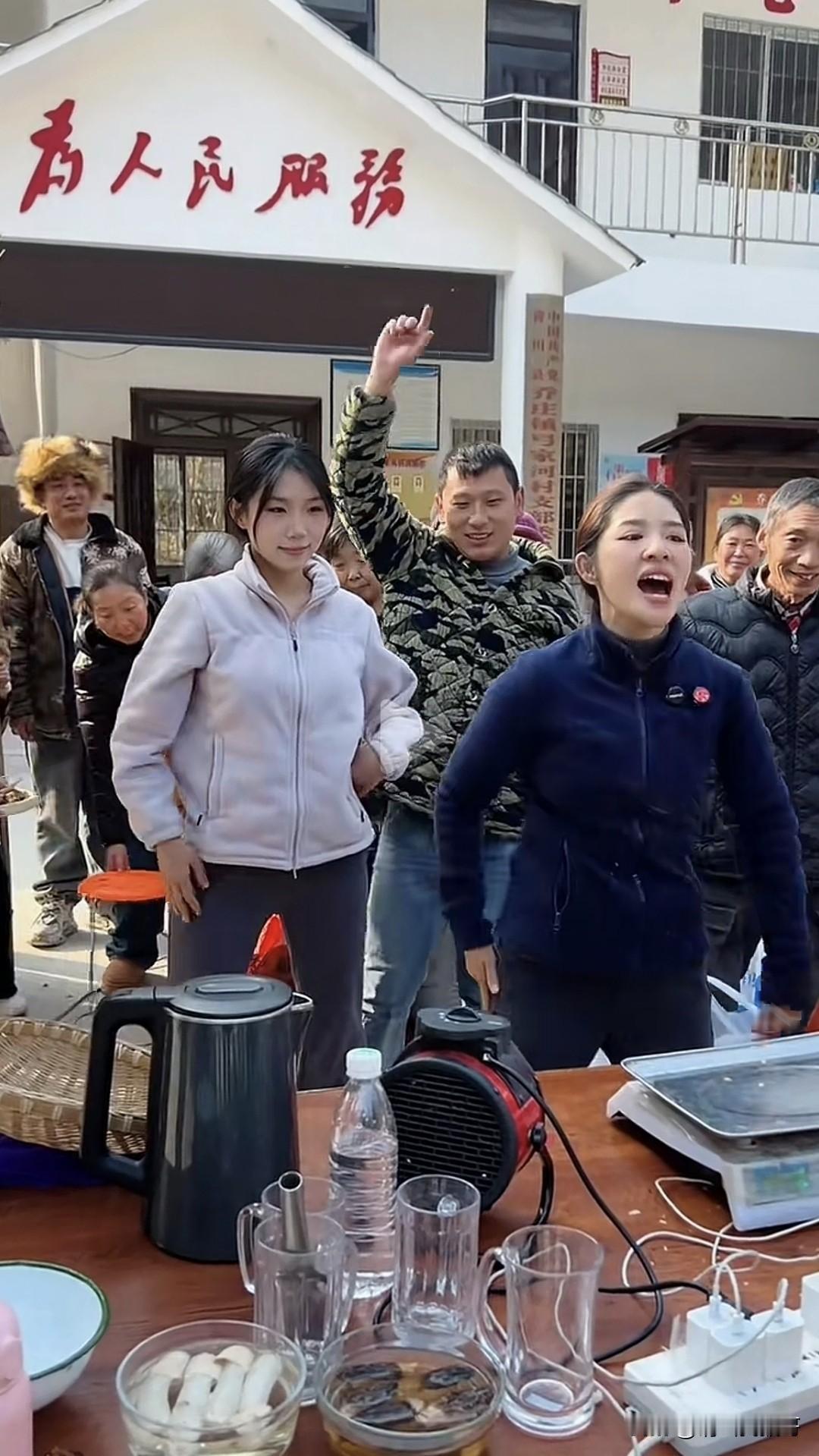 我觉得网红最好的生存模式就是像“阿梓”这样，有一定的流量但不高调，不会轻易成为网