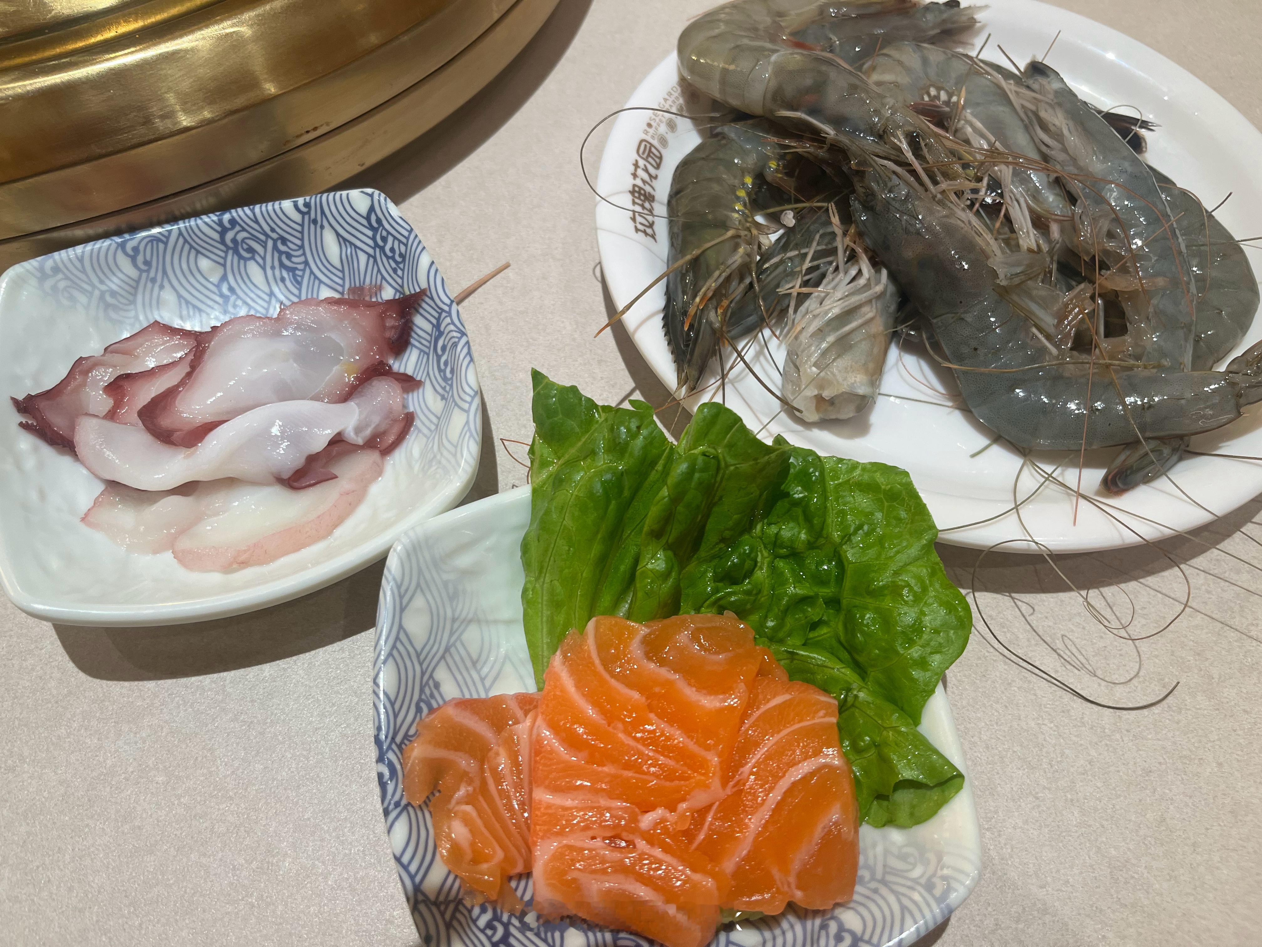 中超联赛 中场休息得给山东加点餐了，今天防守失误多、进攻真有点步行者，必须得有提