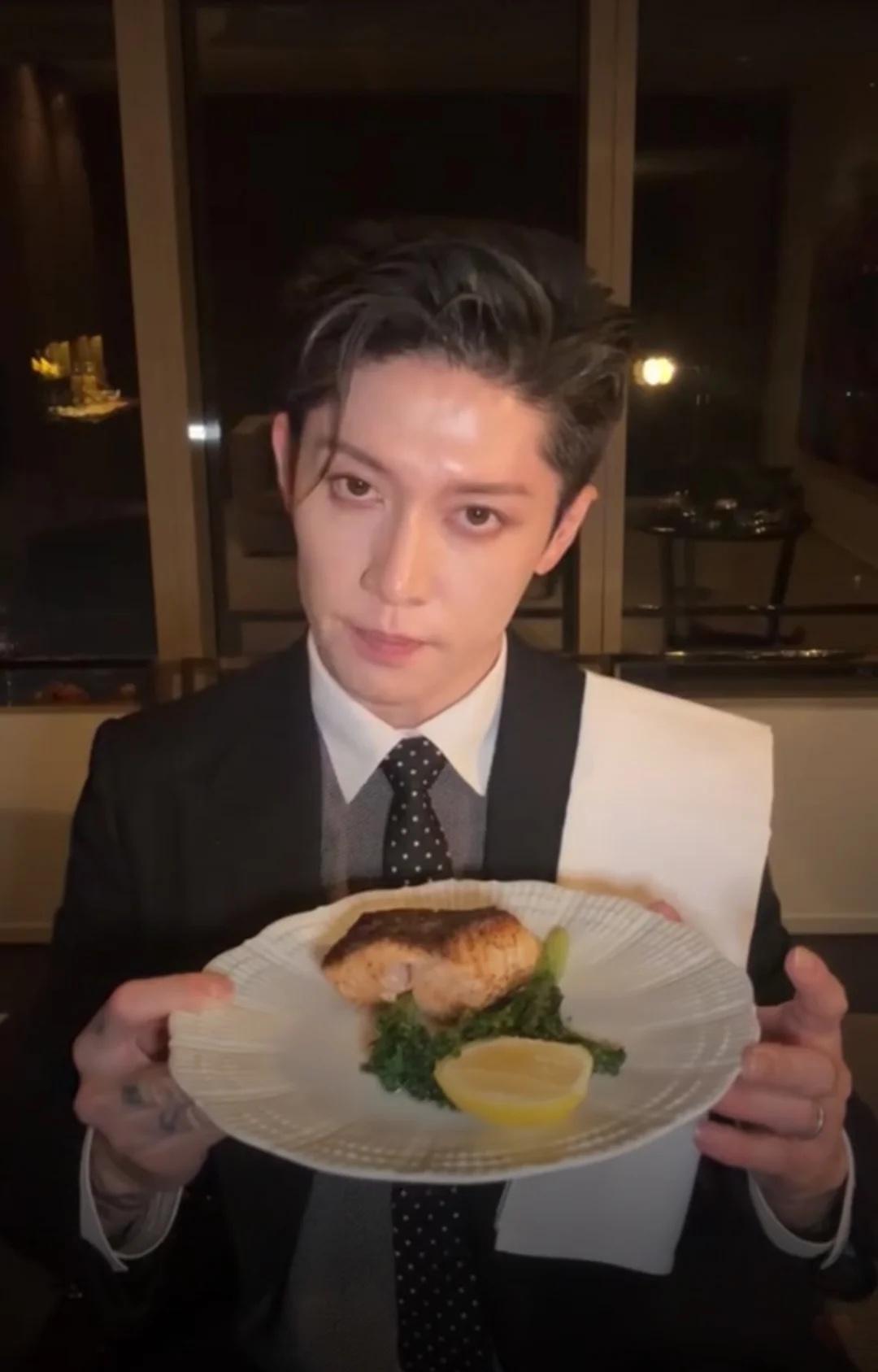 waiter米来上菜了🍽️
太可爱了哈哈哈哈哈雅 石原崇雅