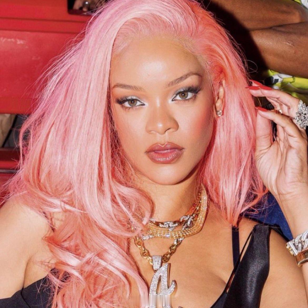 Rihanna Rihanna成为历史上首位在Spotify上拥有20首单曲各自