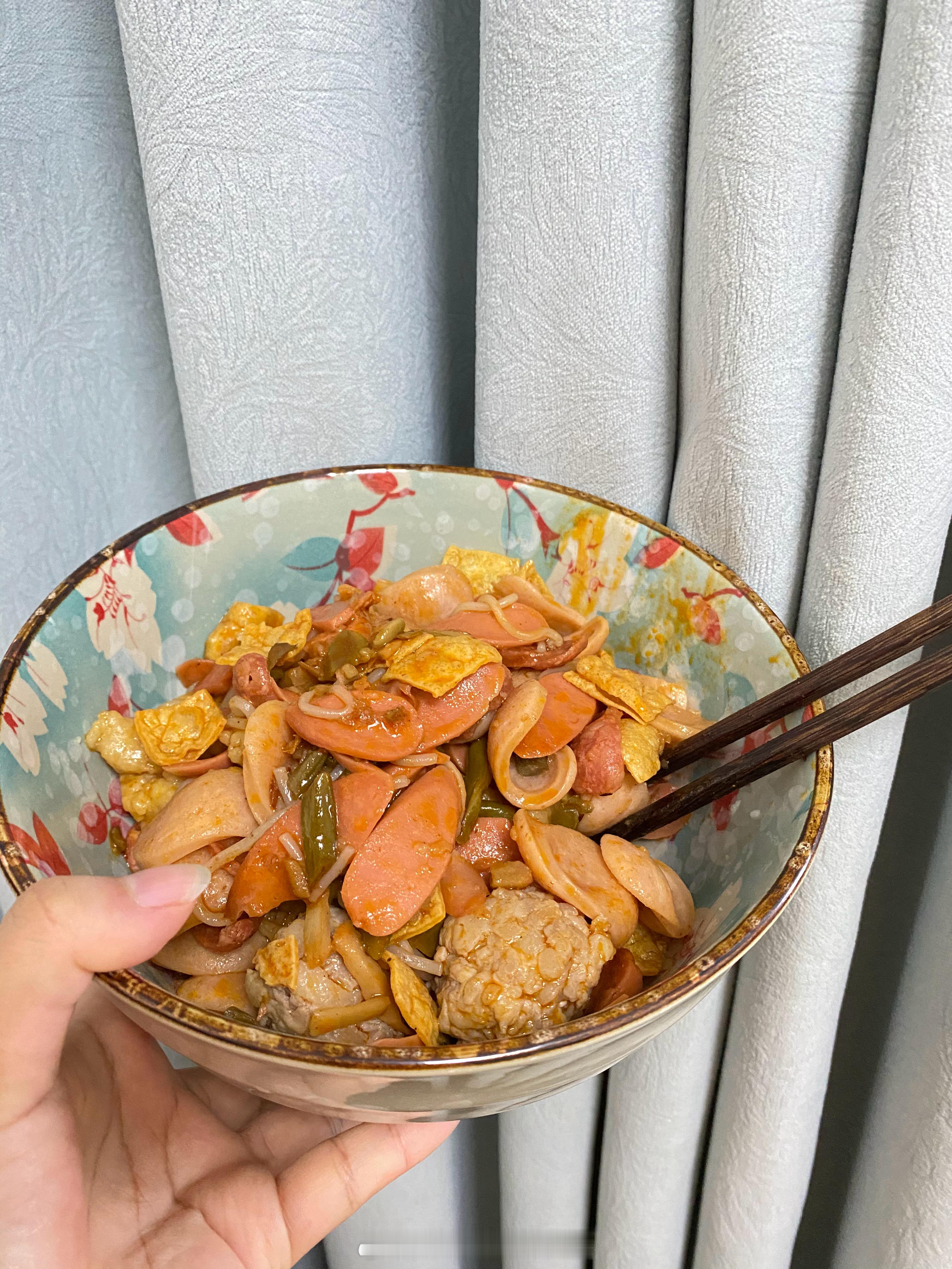 [跪了]自己炒螺蛳粉怎么没有点的好吃！但是配料挺多的哈哈哈哈哈，二份配菜一份螺蛳