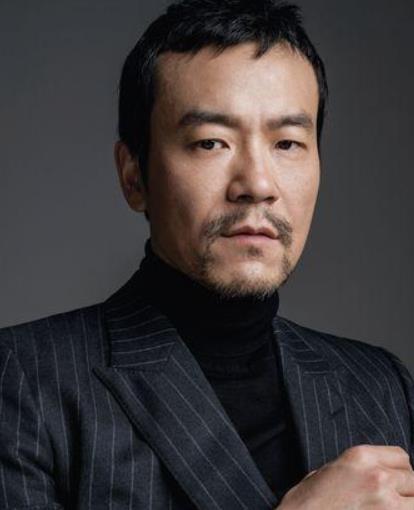廖凡的作品越看越来劲，这次演的宿敌，有时一个眼神都会说话，演技不是盖的。
 
我