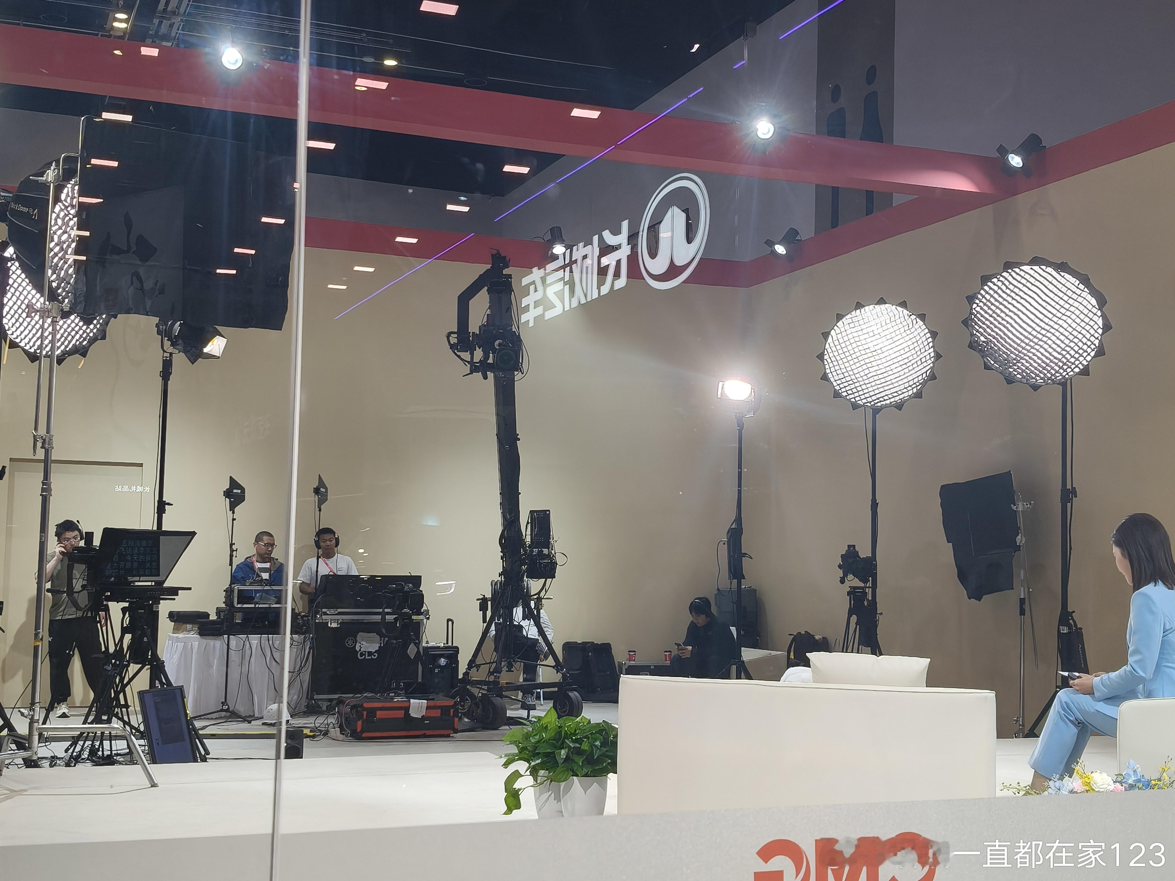 央视的镜头才是照妖镜，长得到底好不好看这大炮一眼便知央广新闻2026北京车展