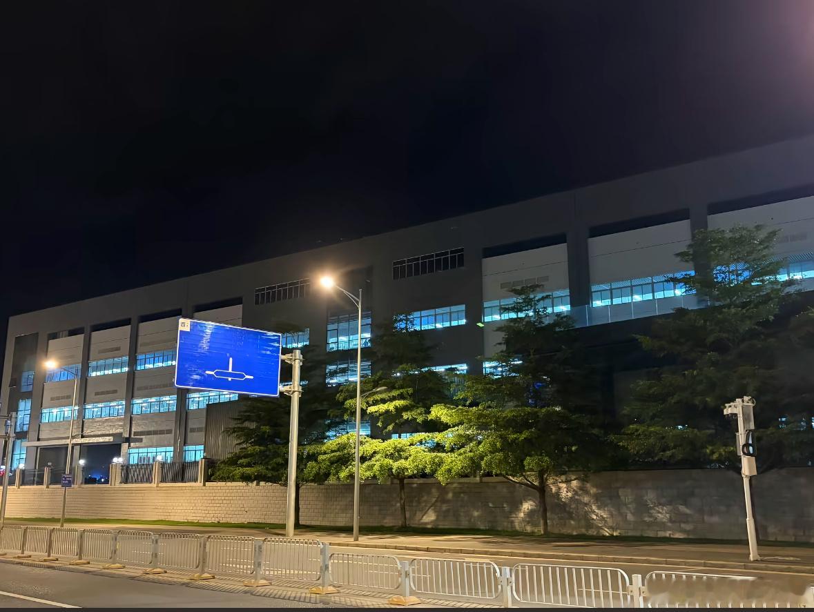 胜宏科技是中国最大的PCB（印制电路板）生产商，更是中国最大的AI PCB生产商