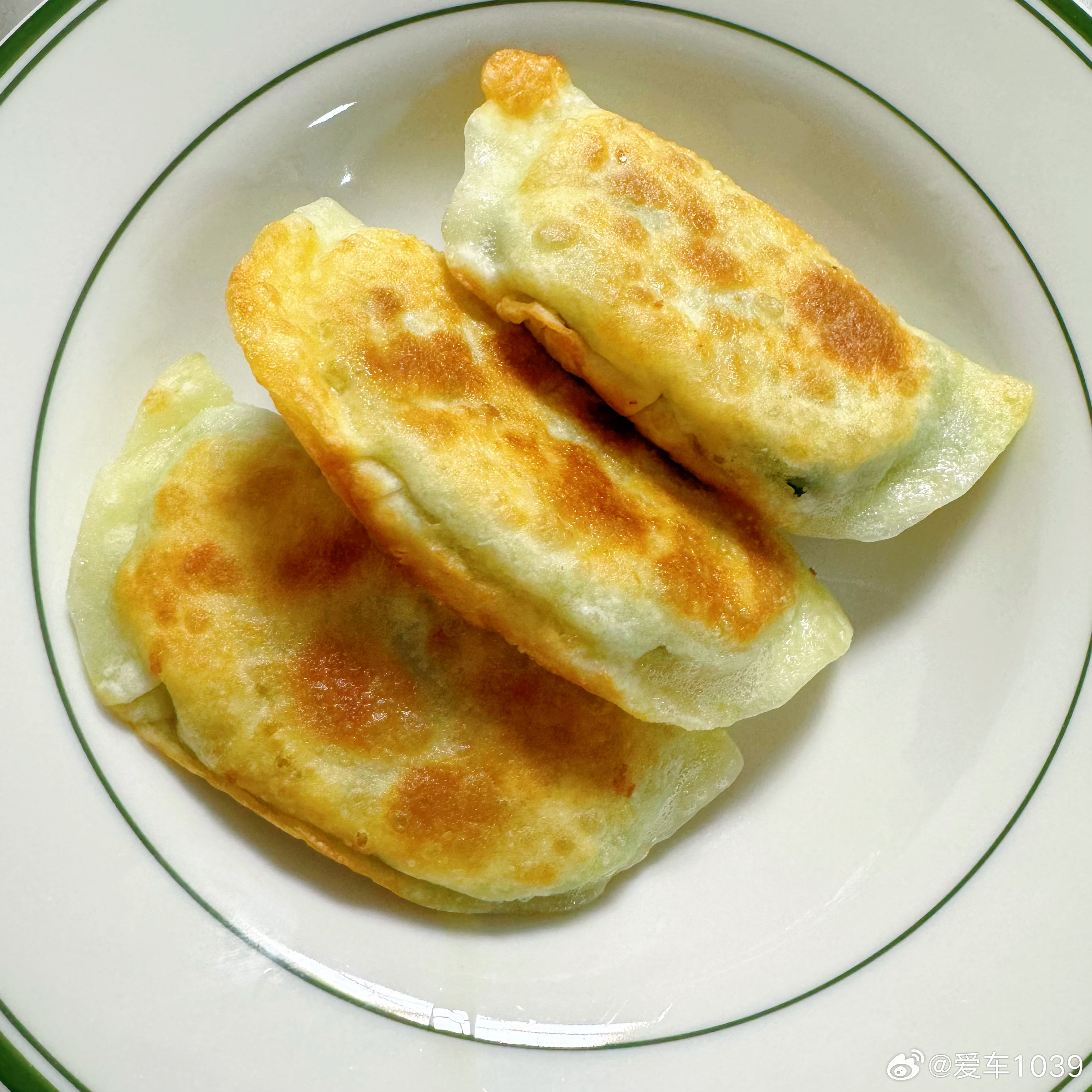 每日一餐分享 韭菜盒子呀​​​