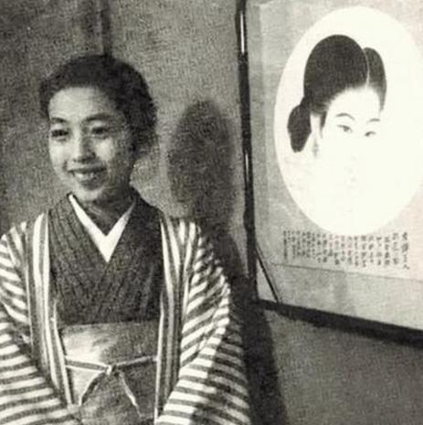 1952年的一天，18岁的山田喜美子站在53岁的张大千面前，脱下所有衣服，涨红着