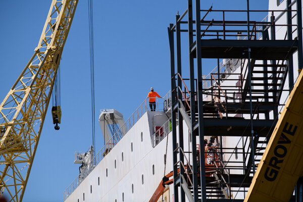 白宫砸下700亿美元要重振美国造船业，却暴露了尴尬现实：美国商船产量不足全球1%