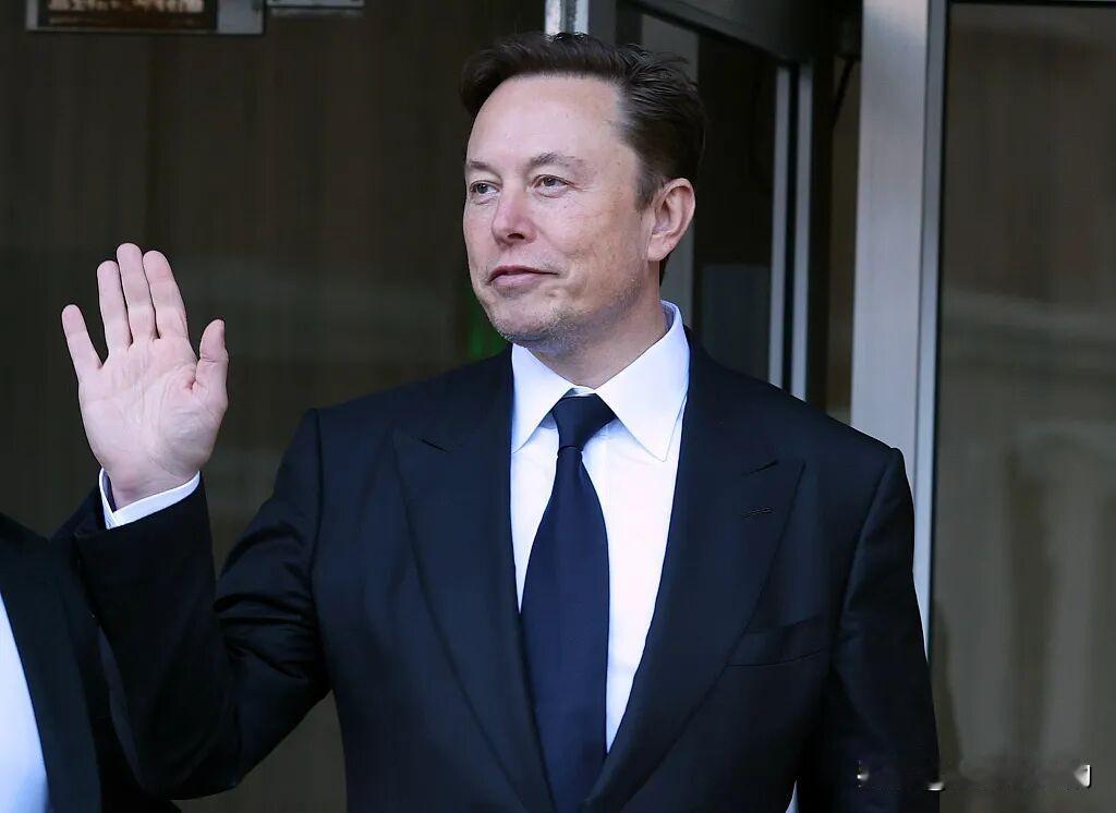 马斯克又放大招？特斯拉、SpaceX加码千亿级太阳能。
 
最近一条消息，又一次