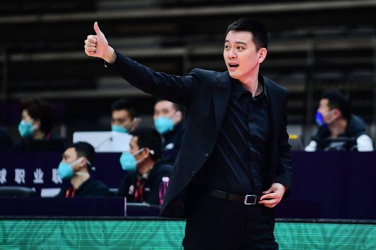 辽宁惨败、杨鸣辞职！其实最该下课的根本不是杨鸣！

元月25日，辽宁男篮客场对阵