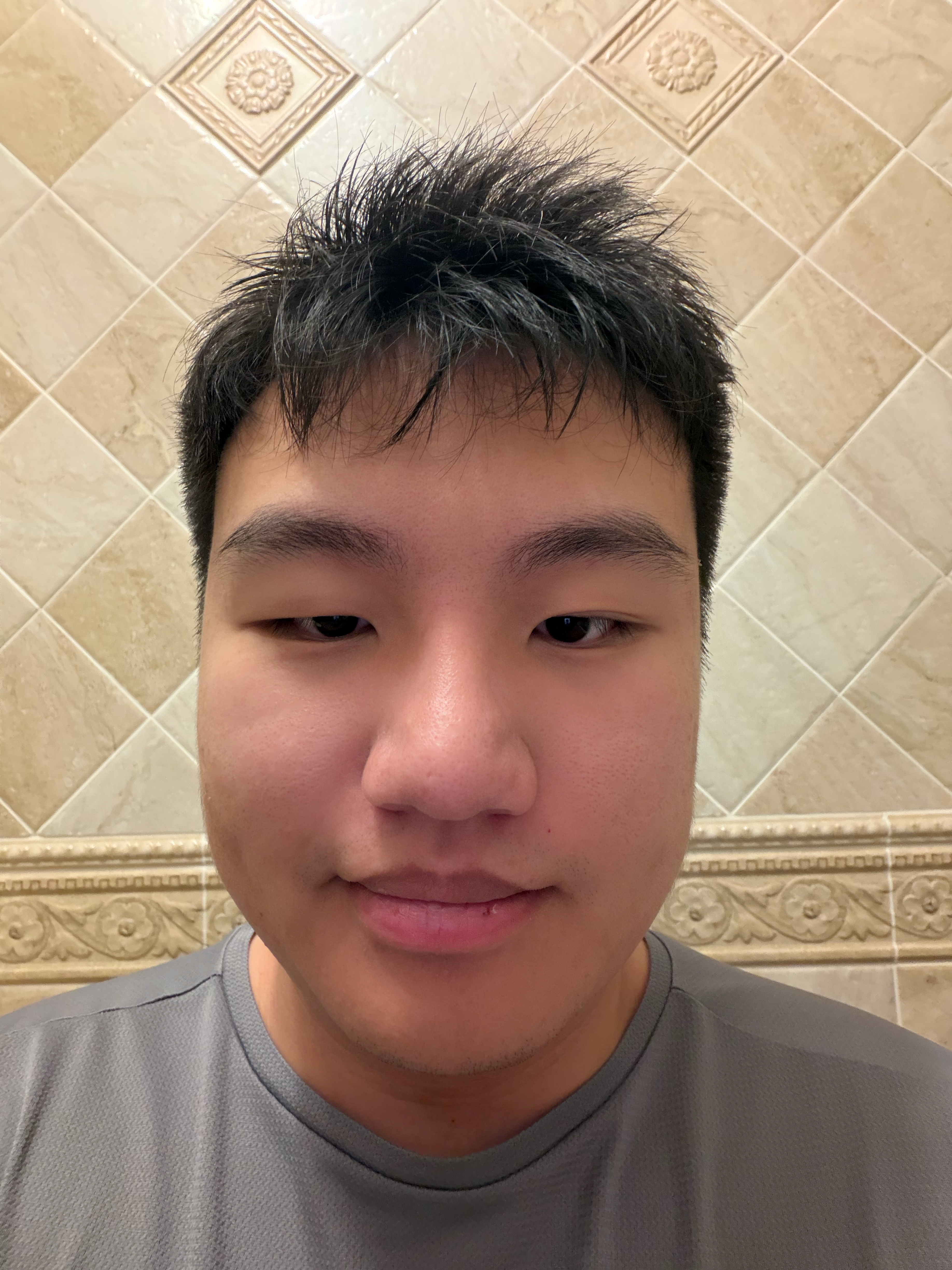 今日如厕小感想：我妈刚刚教导我，只要能赚钱，跪着赚也不是不可以我觉得老一辈还是太