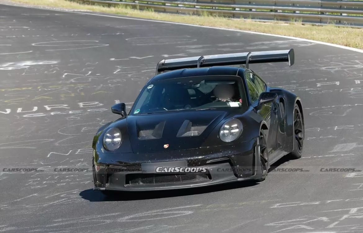 保时捷992.2 GT2RS正在纽北测试GT2RS作为992世代顶级性能车型，将