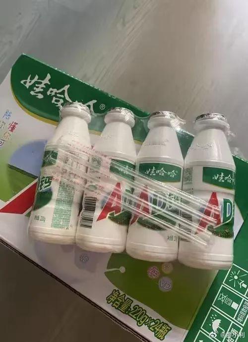 宗庆后子女上演现实版继承者们终于知道，娃哈哈的包装为啥是一组4瓶了！[允悲] ​