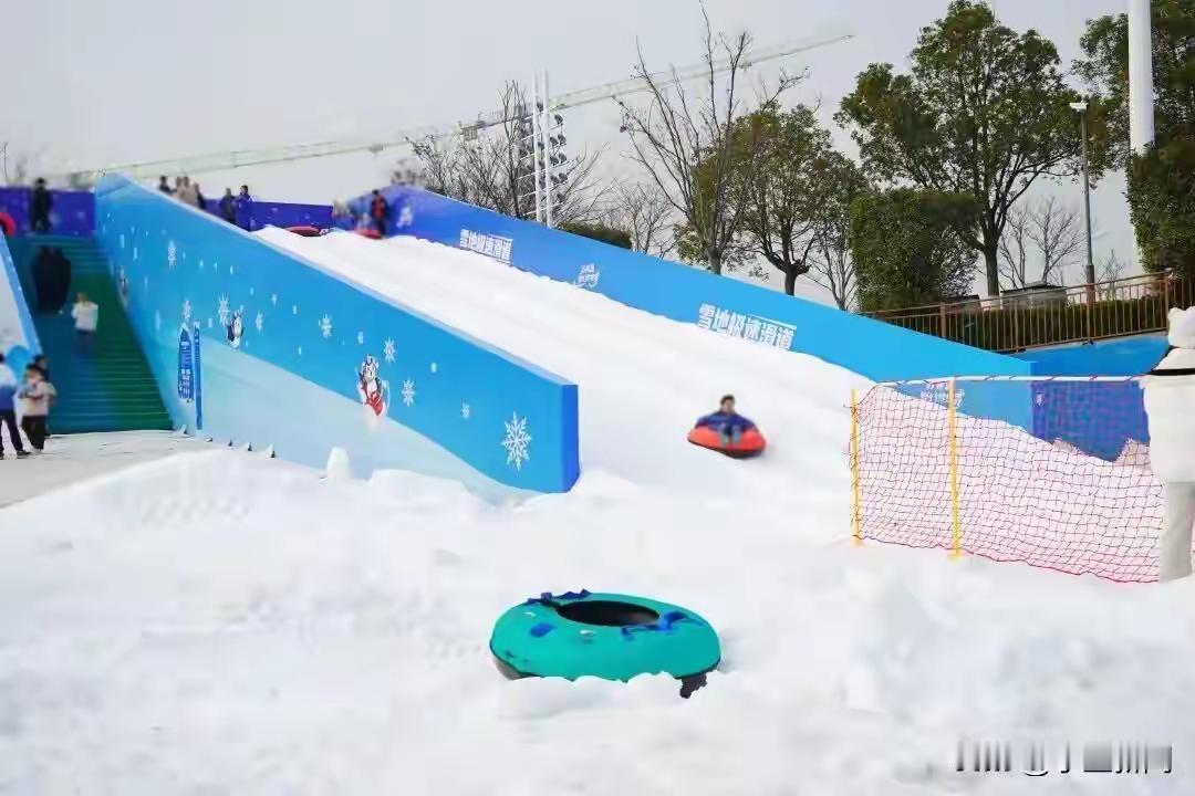 苏州又要添滑雪场啦！太湖雪世界成功造雪，2月试营业太让人期待了～江南水乡也能体验