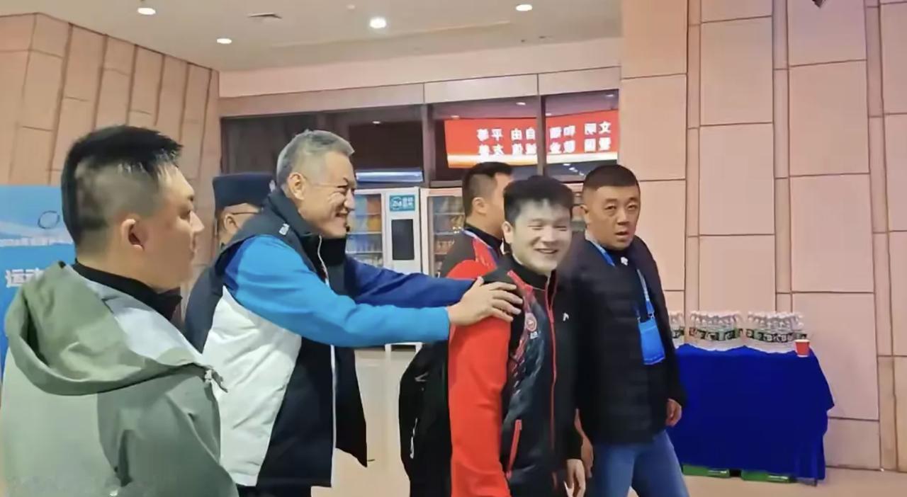 樊振东拿了奥运冠军后，最大的变化就是称呼

想当年，一提到樊振东，大家亲昵地称他