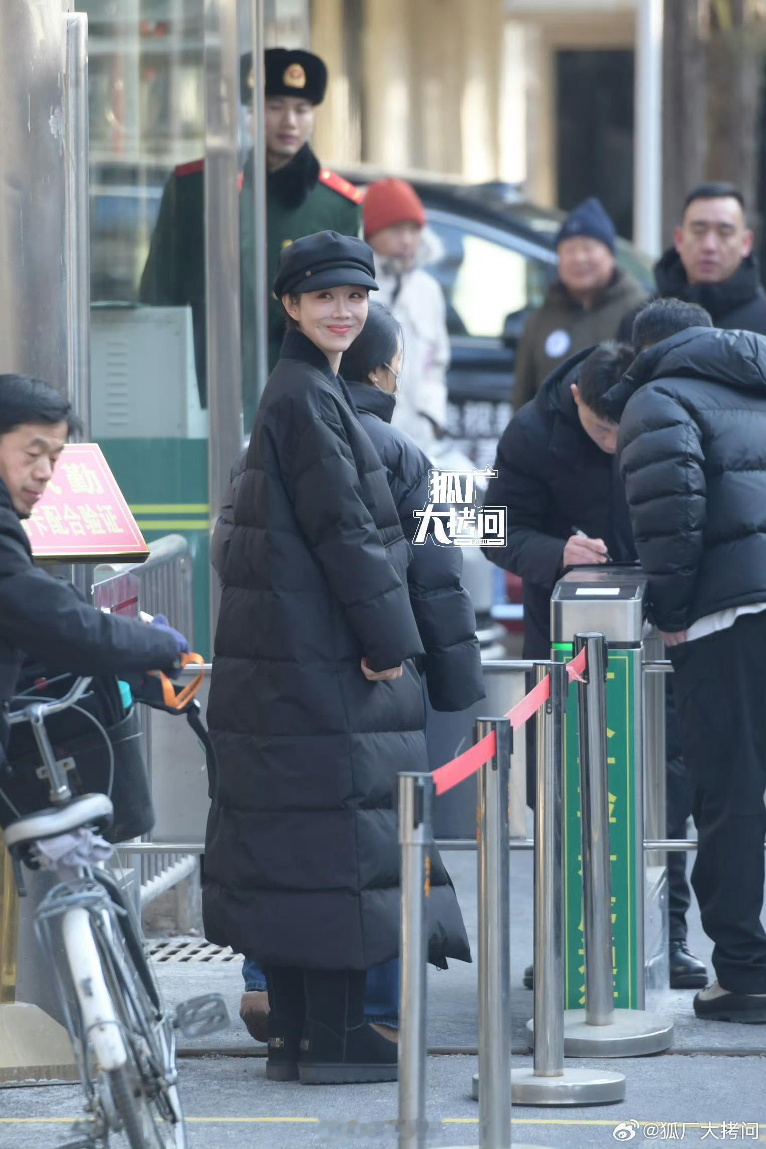 白鹿、范丞丞、王安宇、胡先煦、毕雯珺、姜妍现身春晚第二次联排。好奇他们都表演什么