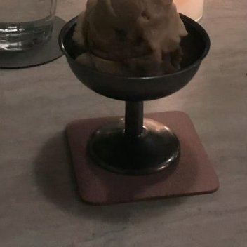 亲切的问候 ，写在岁月里 ，温馨的祝福 ，留在空间里 ，让快乐一路相伴 ，让健康