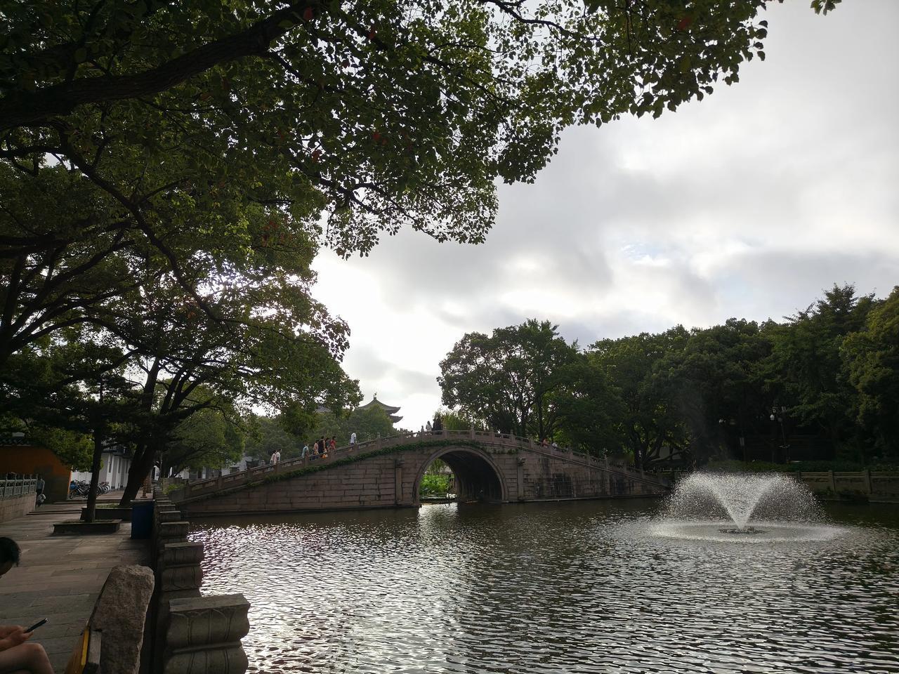 今天起得早，脑海中忽然浮现出“节衣缩食”这四个字。节衣方面做得还比较不错，近两年