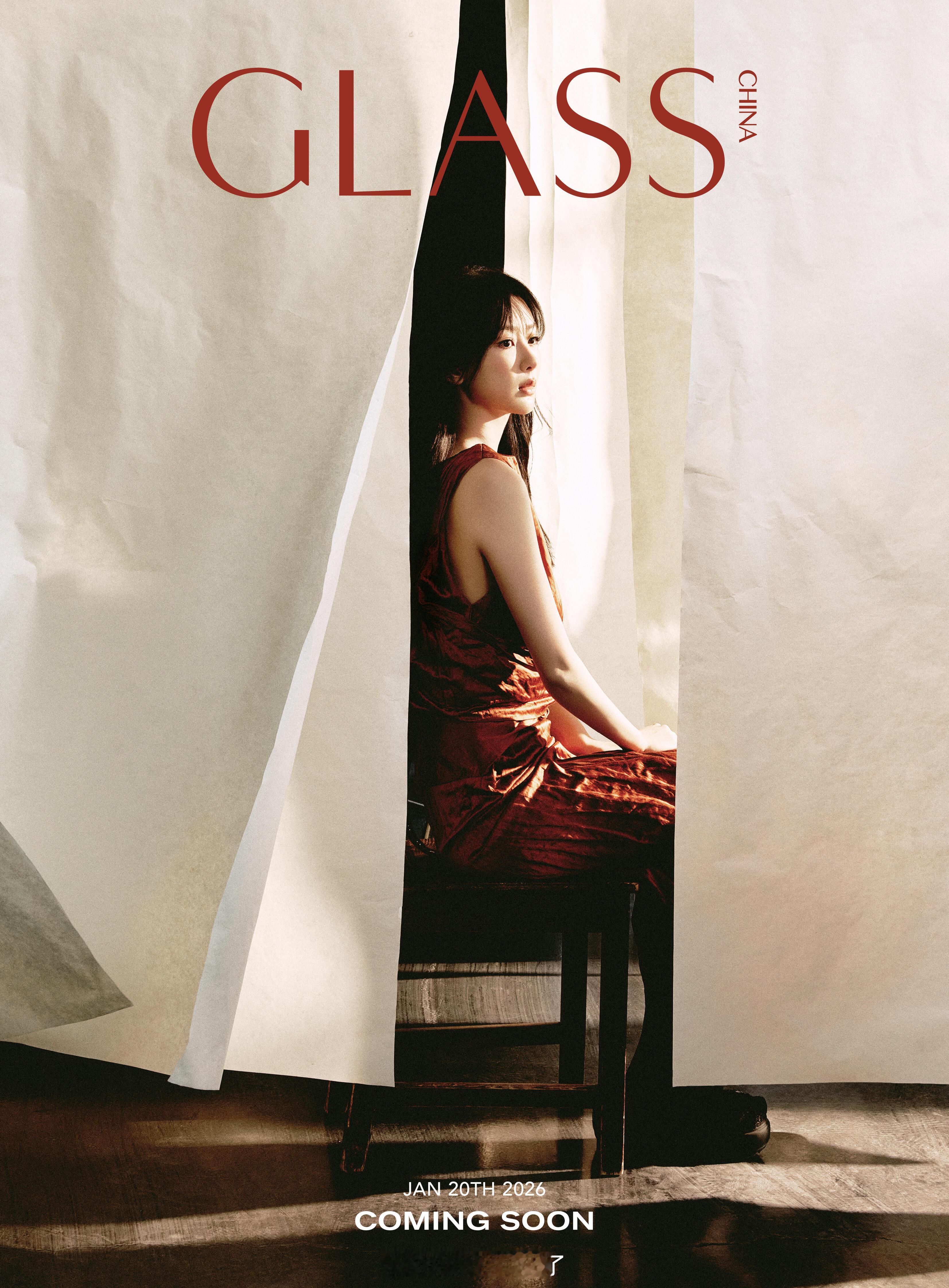 杨紫GLASS2026开年刊封面预告拍得好有感觉杨紫这一身造型好显小 