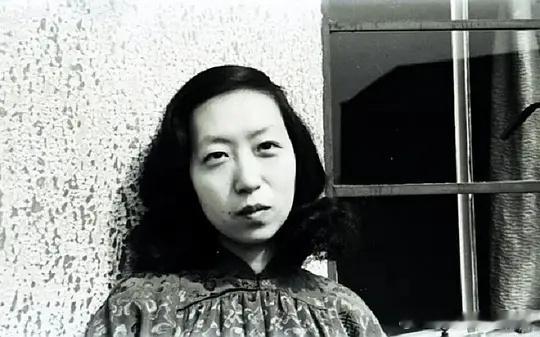 1947年27岁的张爱玲 