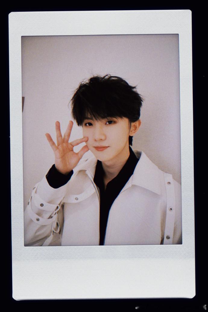 马嘉祺请我们生活在南京剧组喝咖啡 马嘉祺请客啦，马嘉祺请我们生活在南京剧组喝咖啡