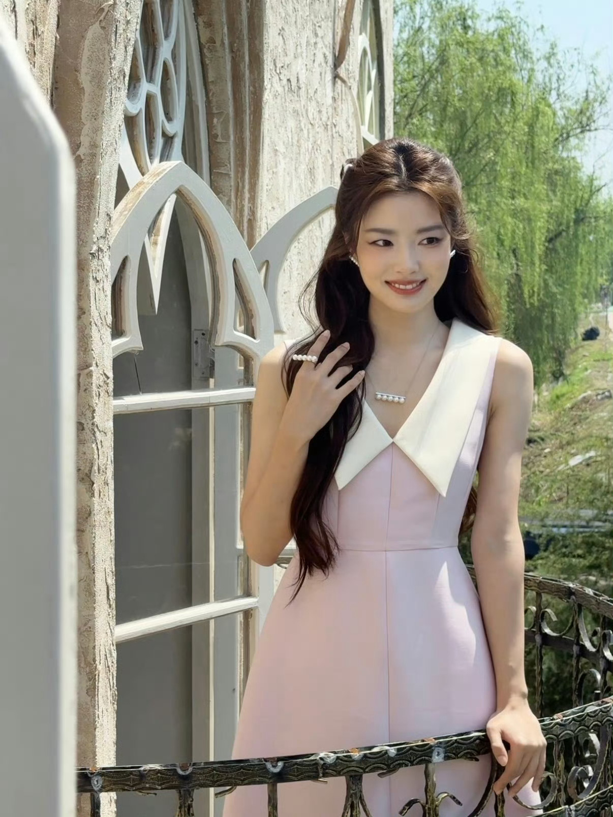 好美😍徐若晗杭州活动徐若晗粉色连衣裙