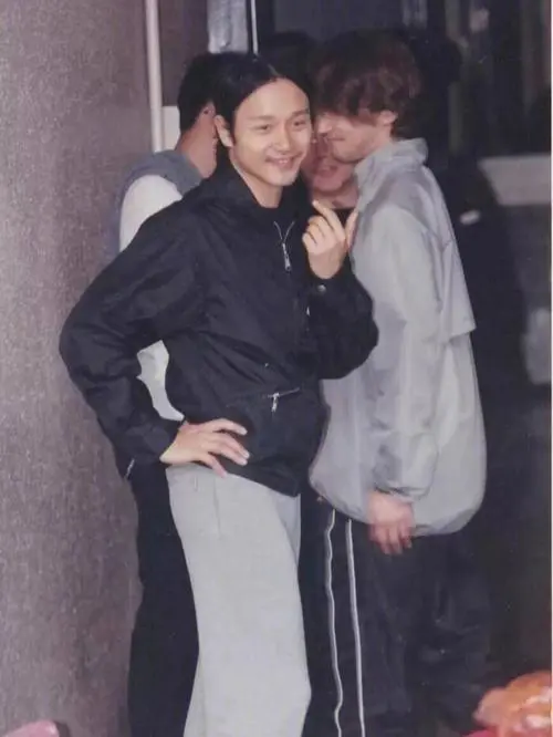 一直等到深夜十一点才见张国荣拍外景戏回来