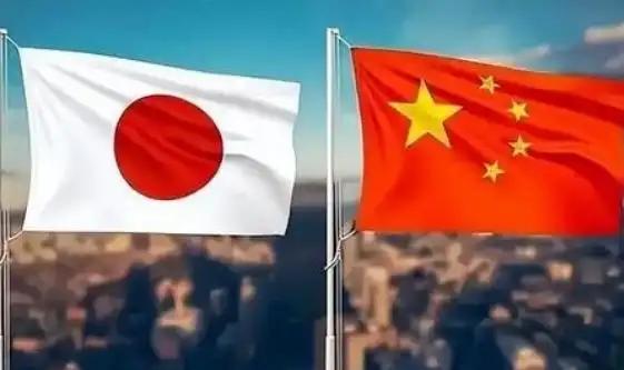 中国网友又想出了一个制裁日本的绝招，就是效仿俄罗斯彻底关闭中国领空，不允许日本飞