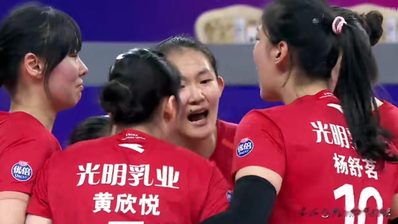 女排季后赛中，究竟哪些队伍能晋级四强呢？
随着全替补出战的上海队以3-1击败半主