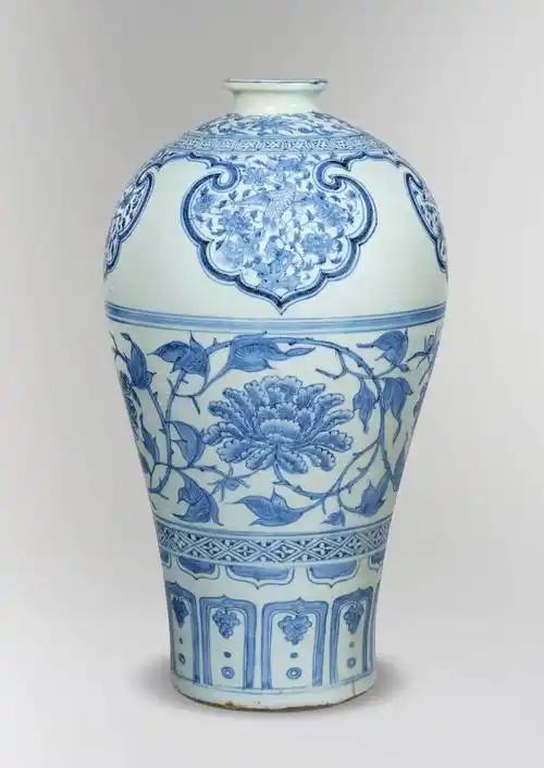 2026春拍季漫游：青花之美何以穿越八百年而不朽？

2026年的春天，对于中国