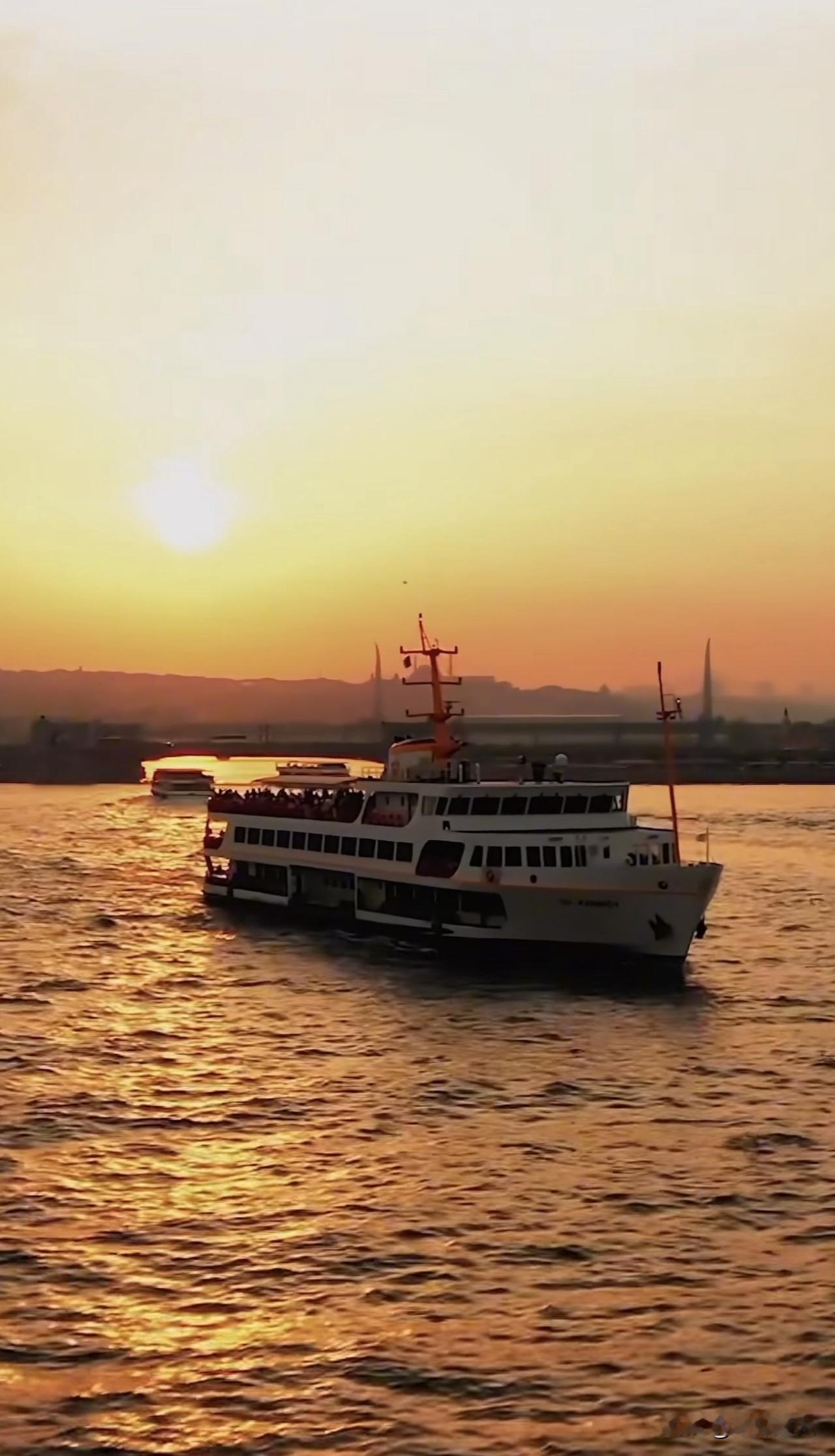 新思维：生命不是活在物欲中，而是活在审美里。

世界这么大，大多数人的生命活得有