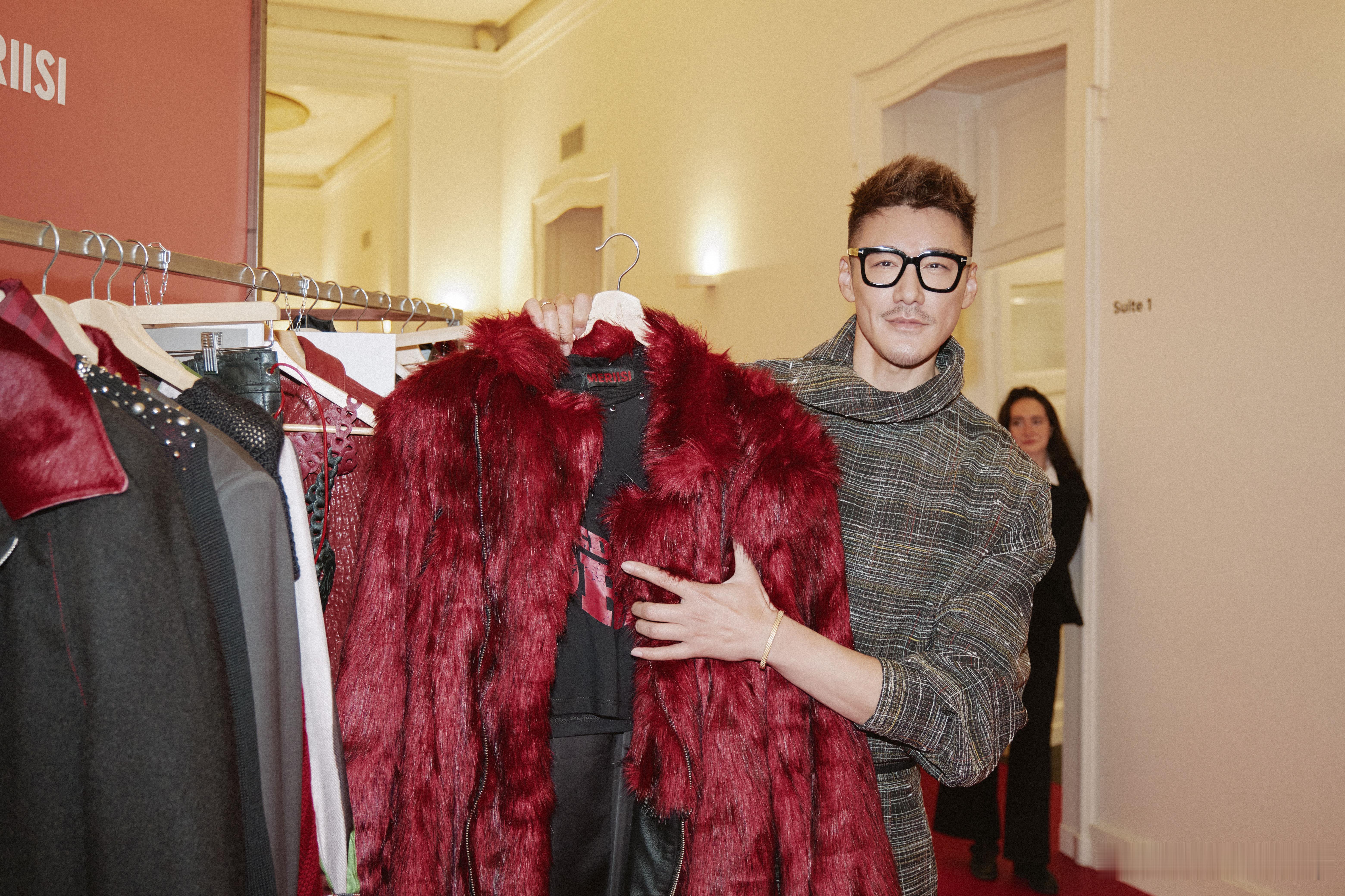 胡兵给阿布扎比上点东方震撼 建议阿布扎比把胡兵的气场列为城市宝藏！香云纱+零浪费