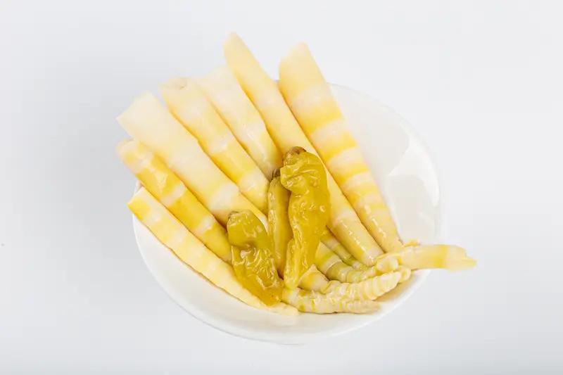 8月2日江苏，即食竹笋里吃出竹虫，厂家备注说明了可能有虫，网友：赚了！吃竹笋送蛋