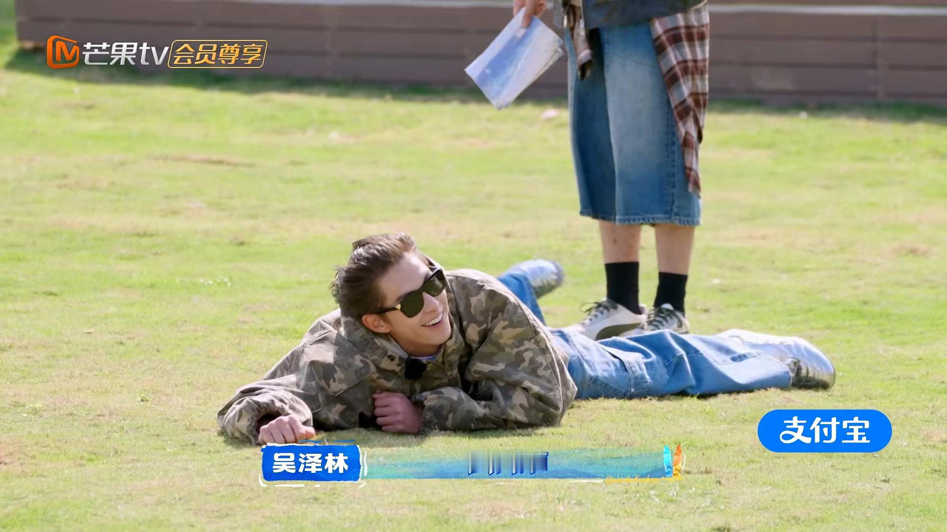 这段怎么就没有无人机俯拍视角 