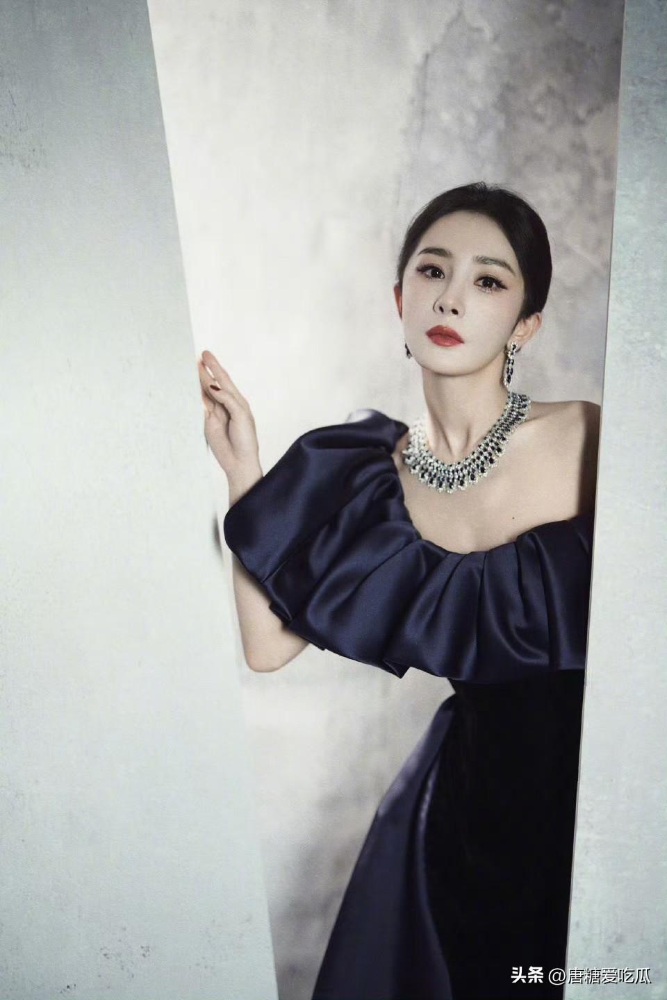 杨幂这次还是拿到了
总的来说，她今年就是气运好，属于所有顶流里面没有下降的一年，