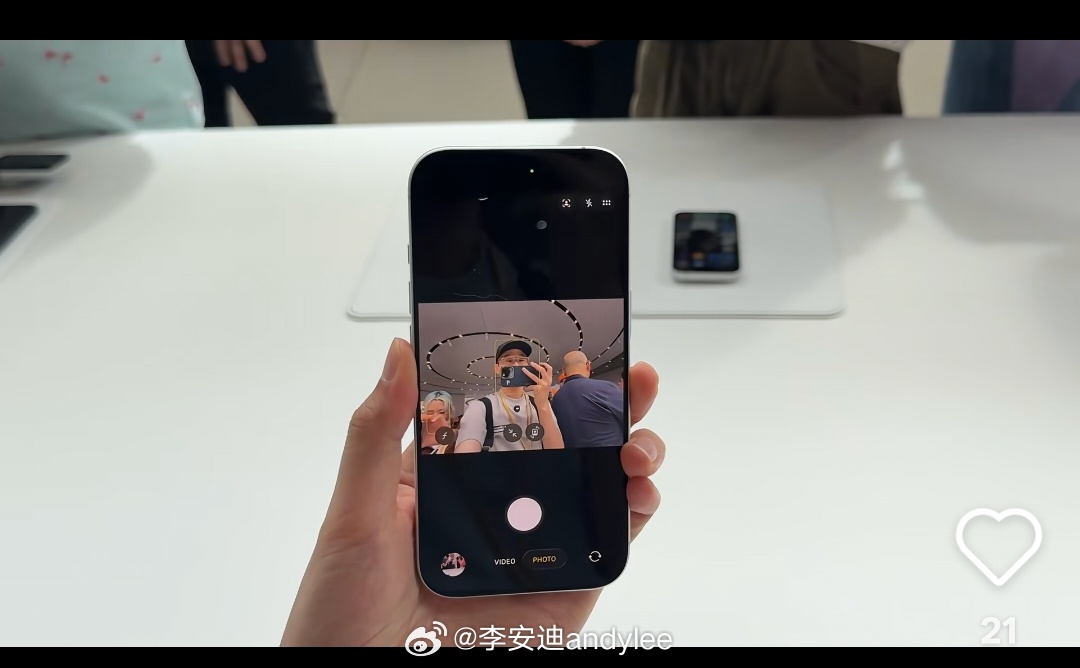 iPhone17系列，唯一吸引我的点，就是前置摄像头的创新，更广，方形传感器，以