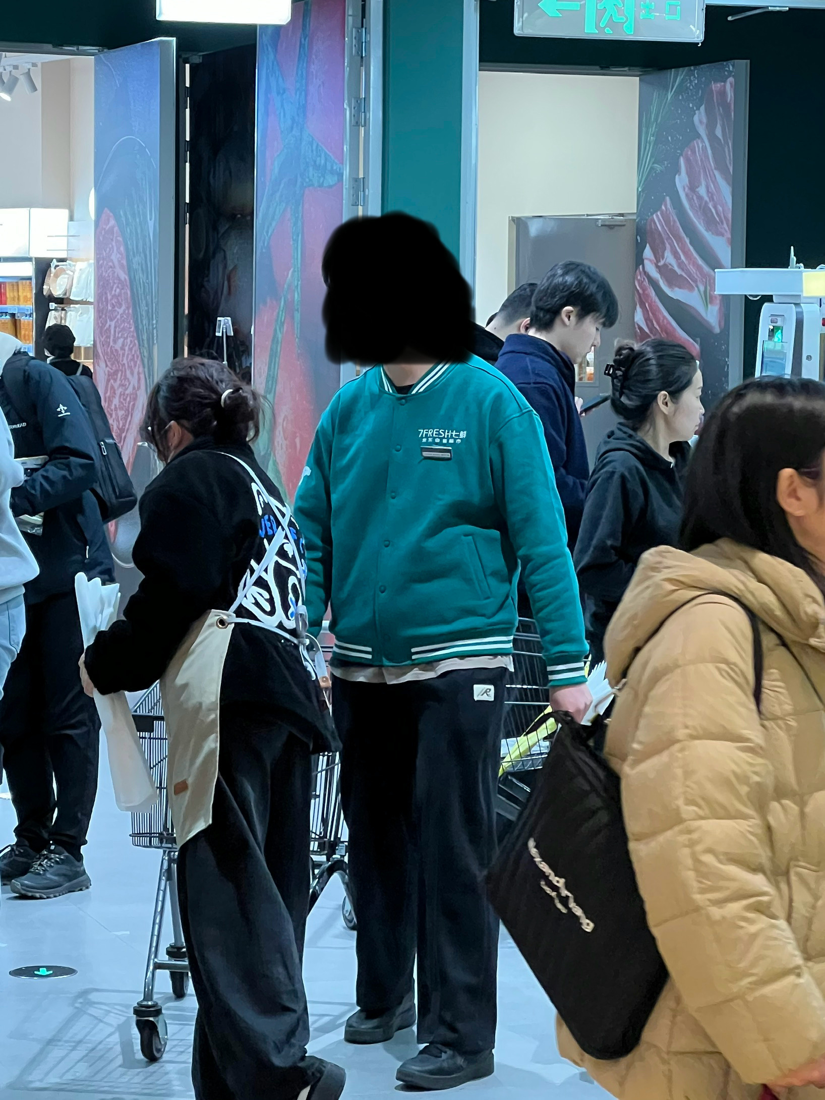 淘宝闪购像迈凯伦。京东物流像法拉利。我找到了像阿斯顿•马丁的 — 京东七鲜。Ra