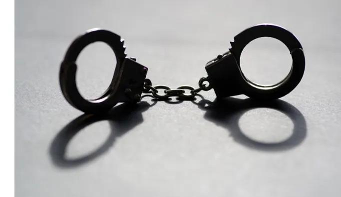 一碗肥肠面“救”了3个人！男子买刀寻仇，嗦面时被抓，判刑1年8个月太解气
 
谁