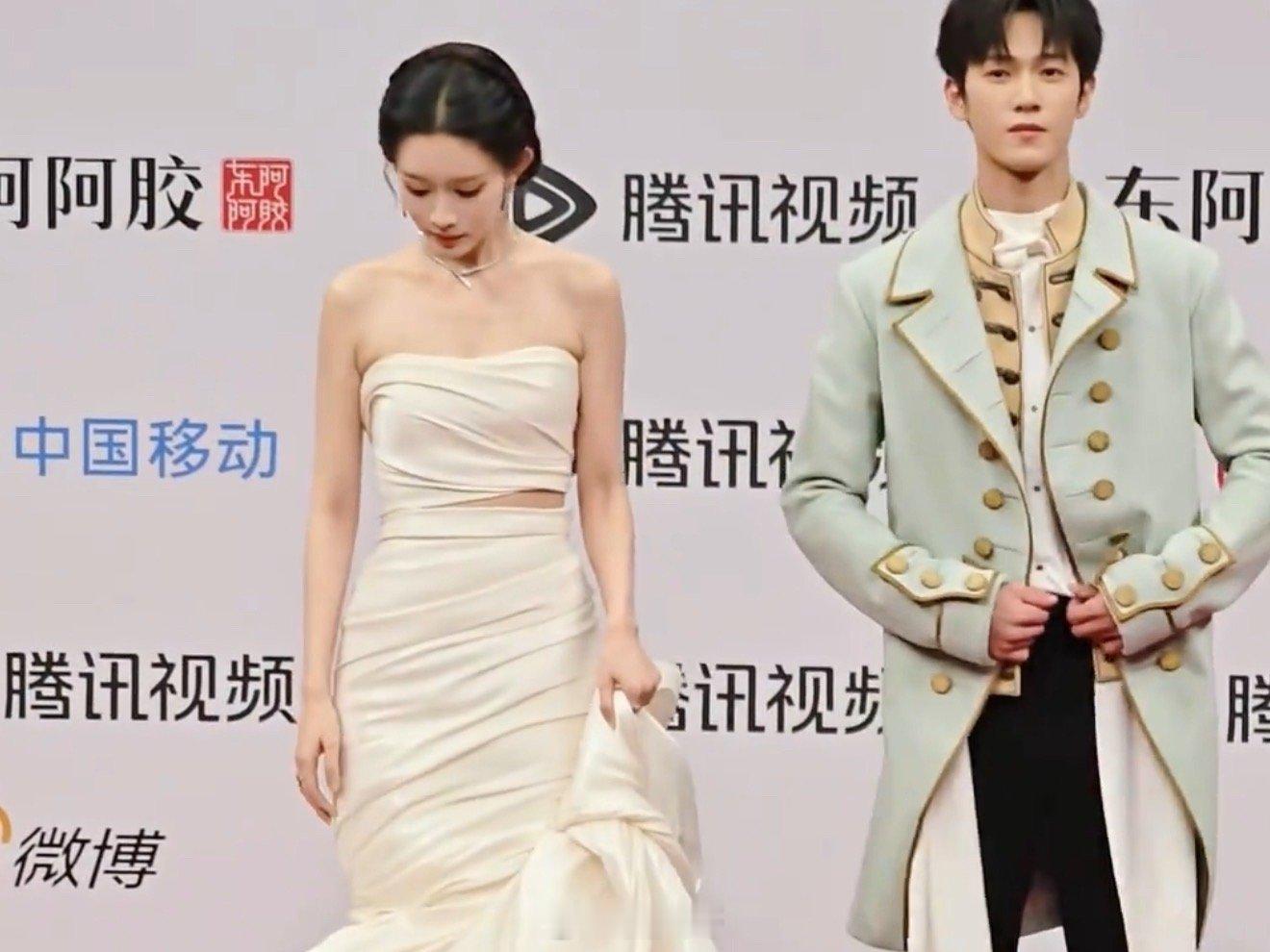 孟子义走红毯李昀锐忙前忙后 哈哈哈哈哈就是说看到孟子义和李昀锐一起在星光大赏的互