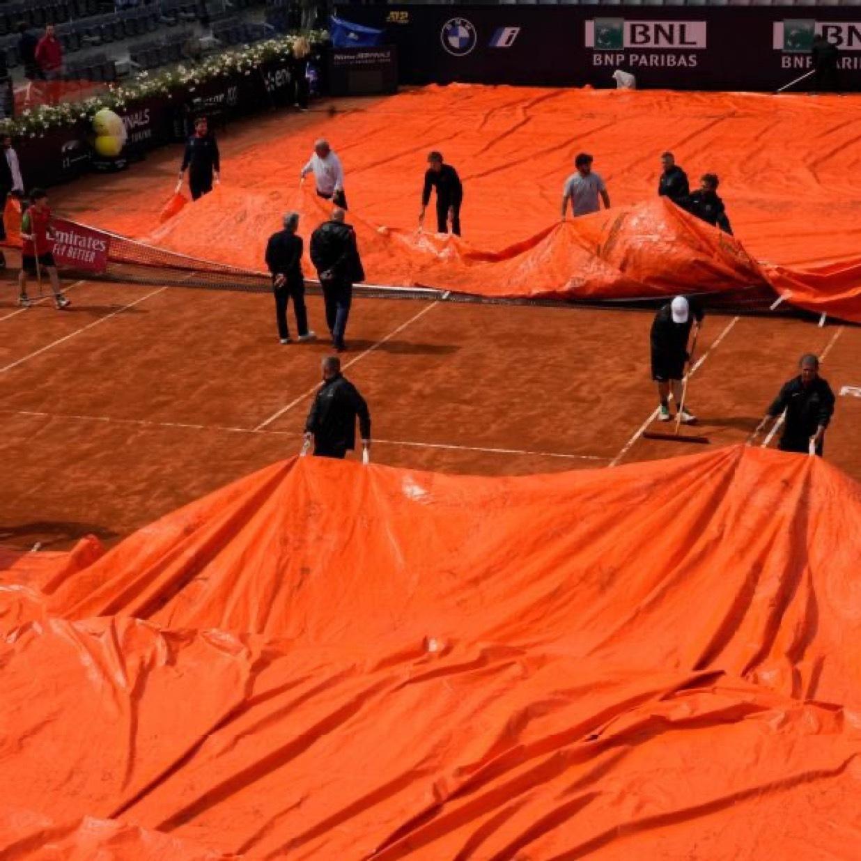 ATP罗马 辛纳vs梅总因雨改日再继续目前辛纳6:2，5:7，4:2（40-ad