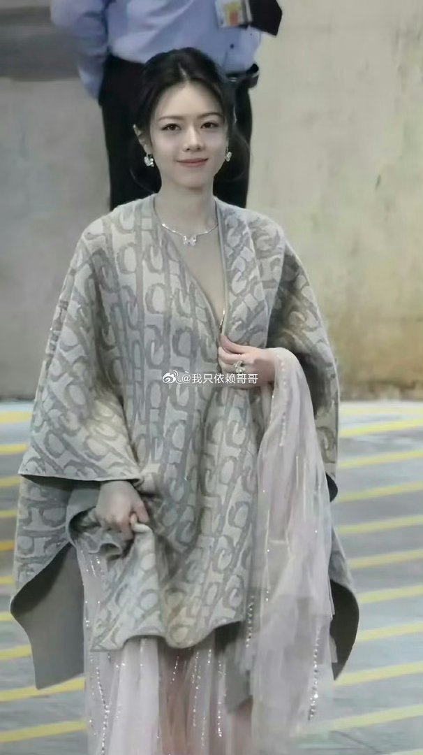 miumiu女孩是赵今麦还是刘浩存？ 